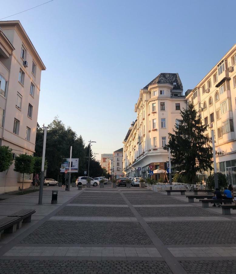 Galla Old Town Center Craiova Bagian luar foto