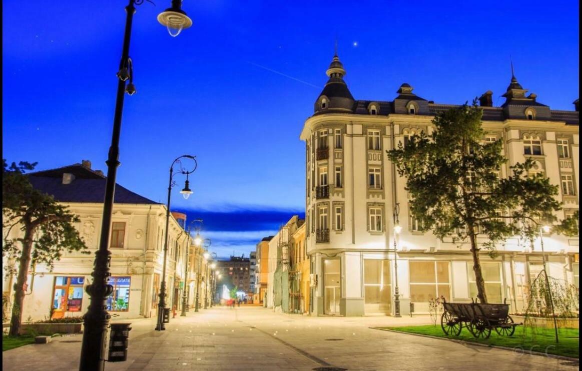 Galla Old Town Center Craiova Bagian luar foto