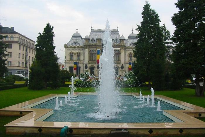 Galla Old Town Center Craiova Bagian luar foto